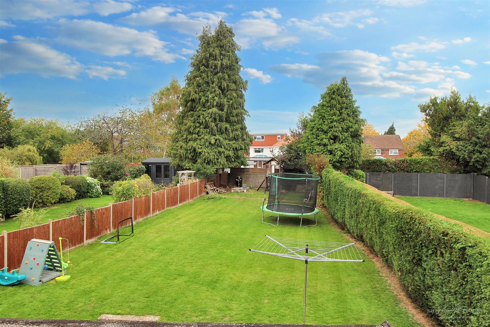 4 bed property in Ashampstead Road, Reading